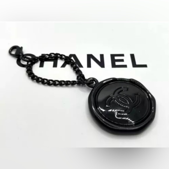 CHANEL Glossy Black Logo Keychain - Picture 2 of 3